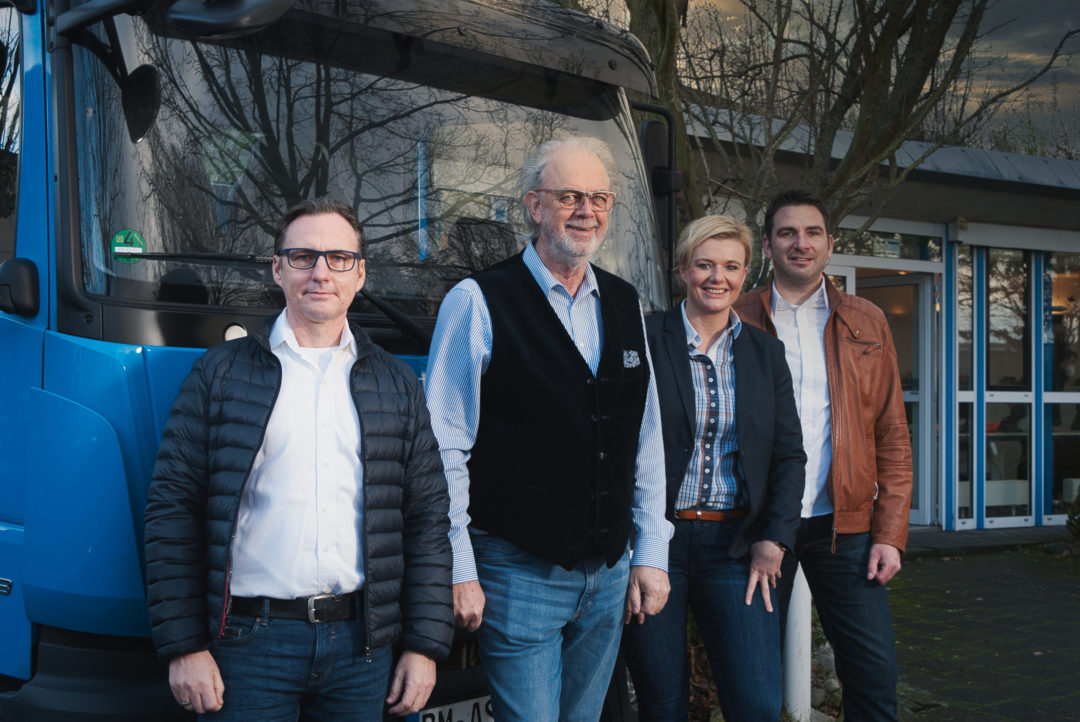 ASIS Team vor LKW